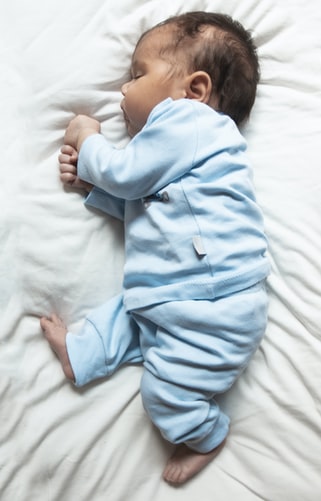 Bezbedno spavanje sa bebom u istom krevetu